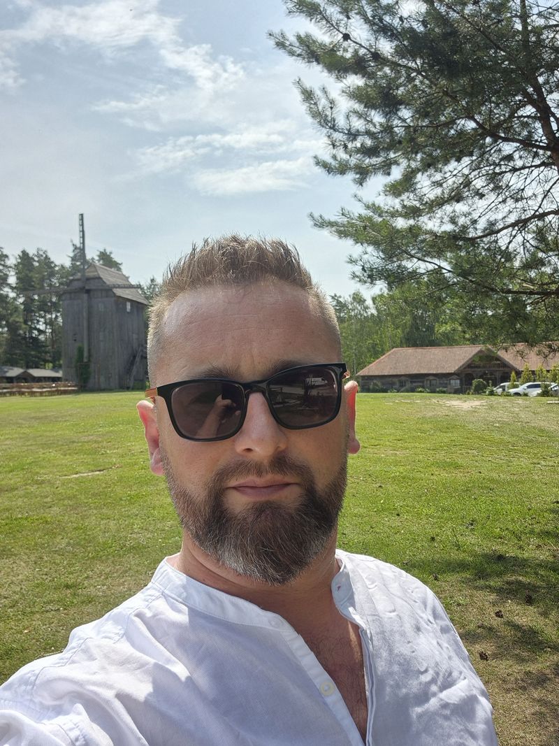 Andrzej, 48
