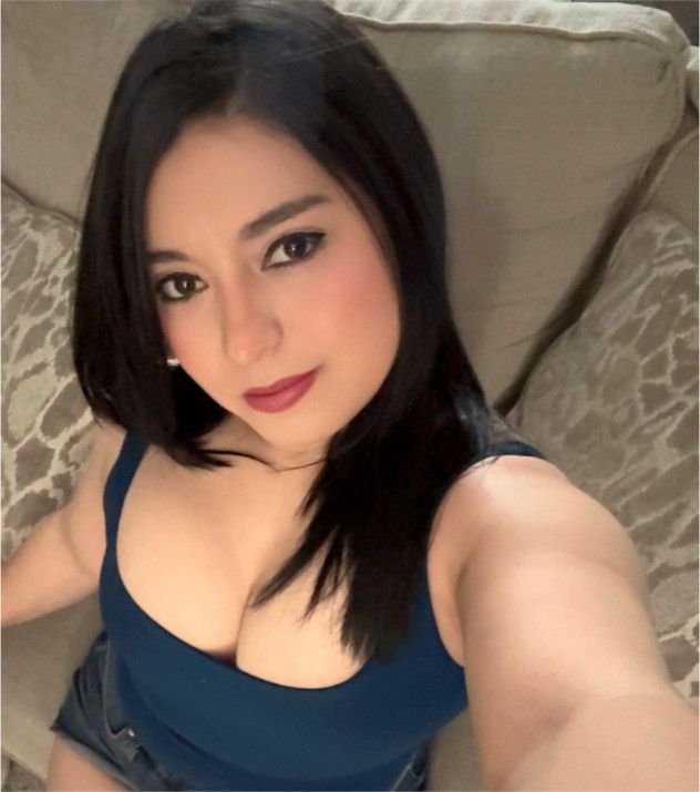 Daniela, 33