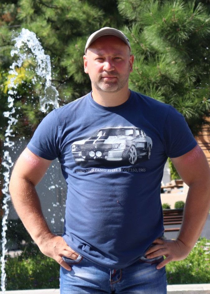 Олександр, 44