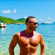 Nicolas, 43