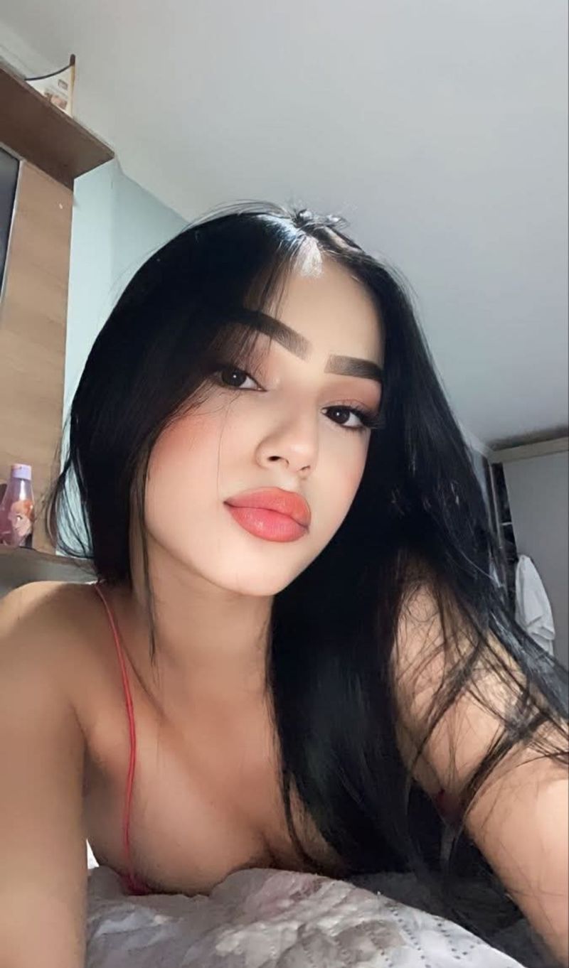 Camila, 28