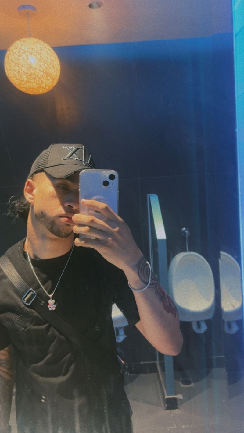 Wilker, 23