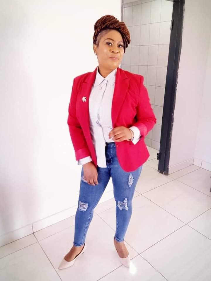 Thando, 33