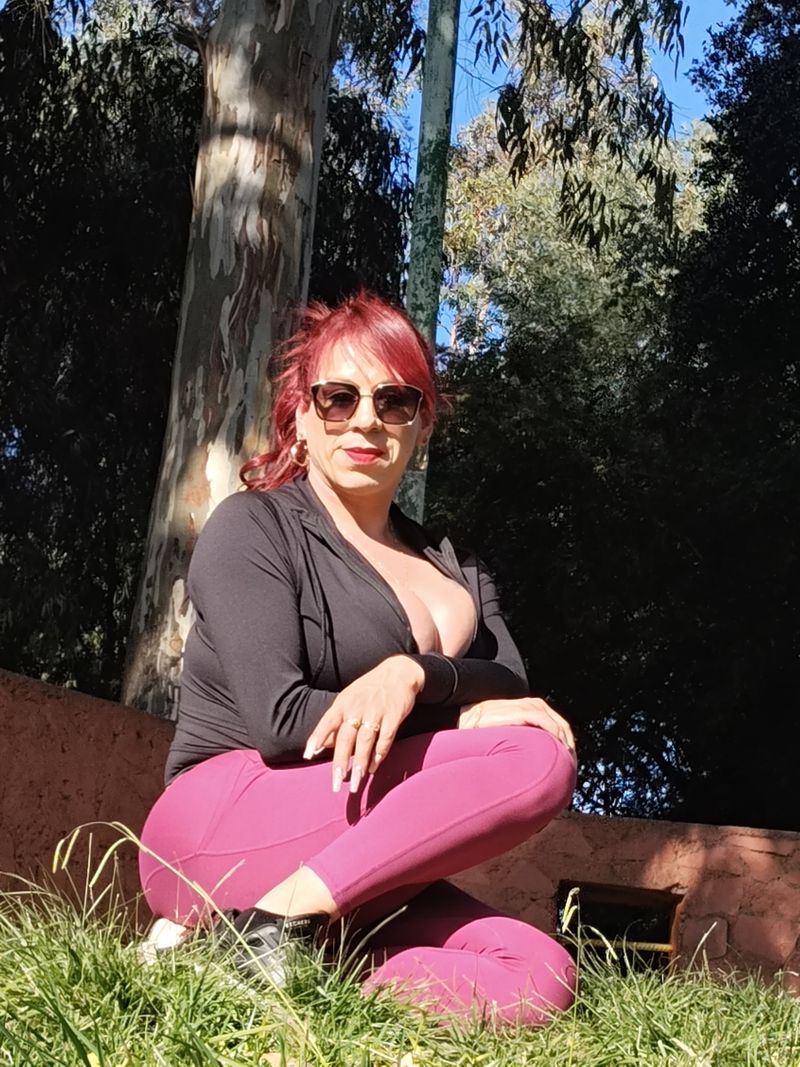 Angela, 31