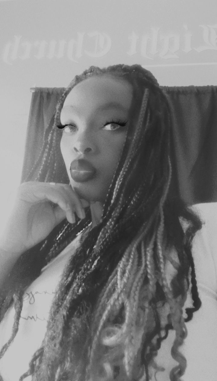 Noluthando, 25