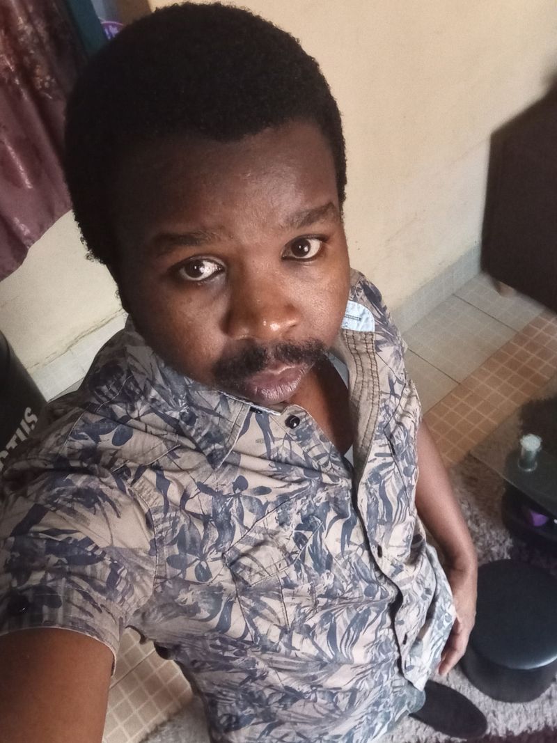 Marcos, 35