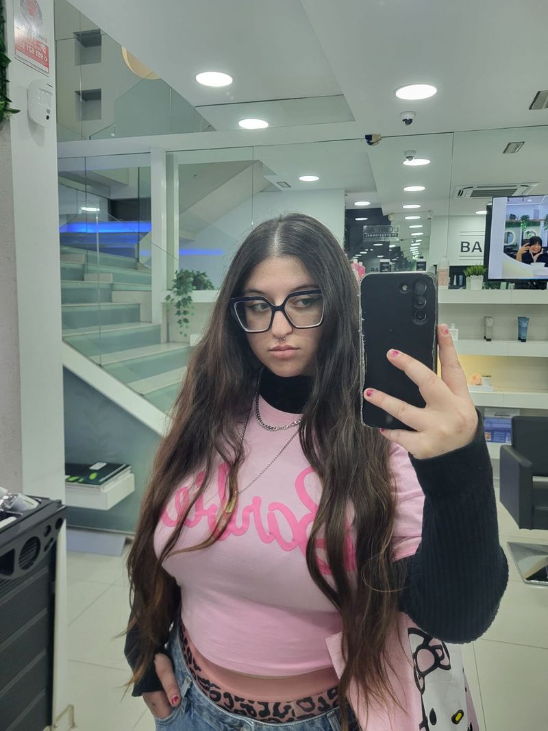 Lucia, 21