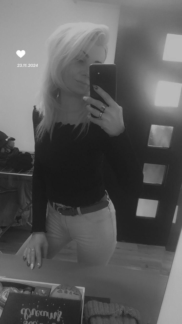 Iwona, 44