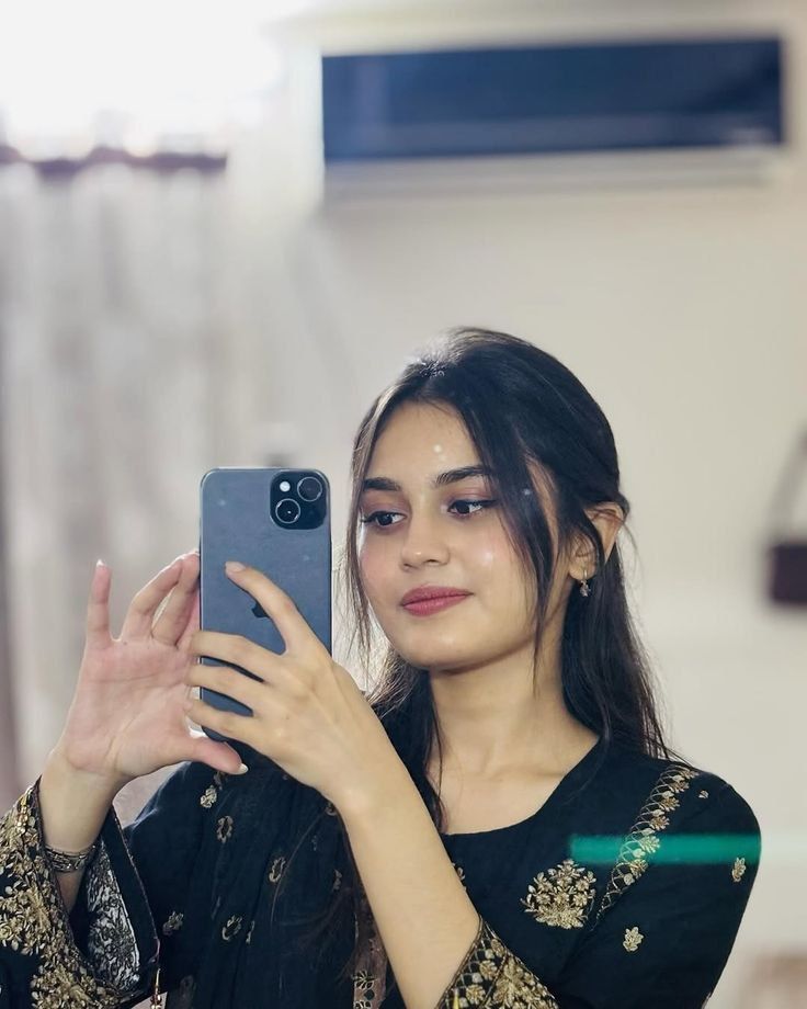 Ambreen Saliha, 26