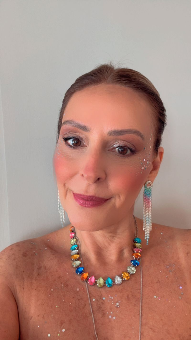 Claudia, 61