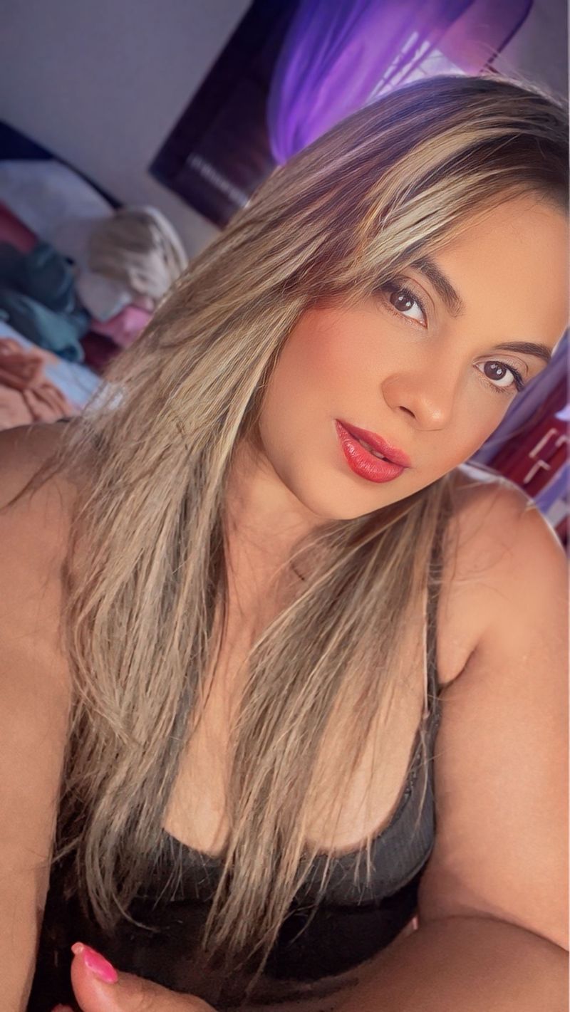 Viviam, 32