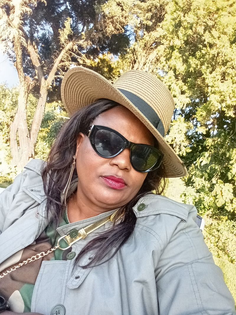 Zipho, 46