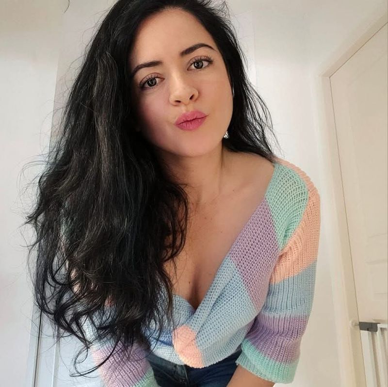 Laura, 46