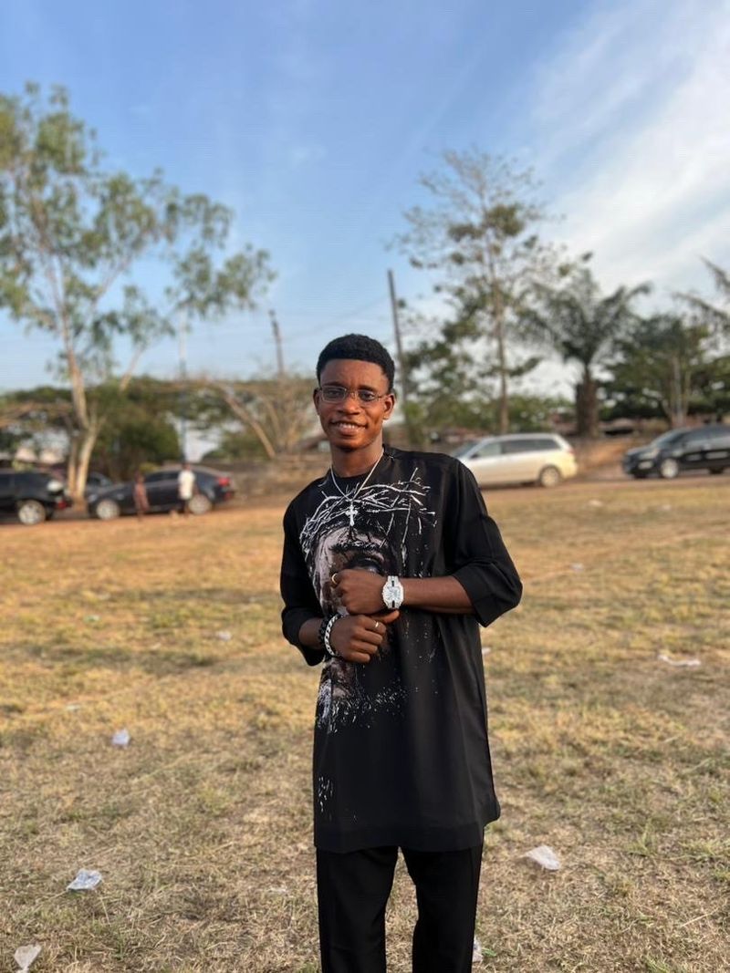 Uche, 25