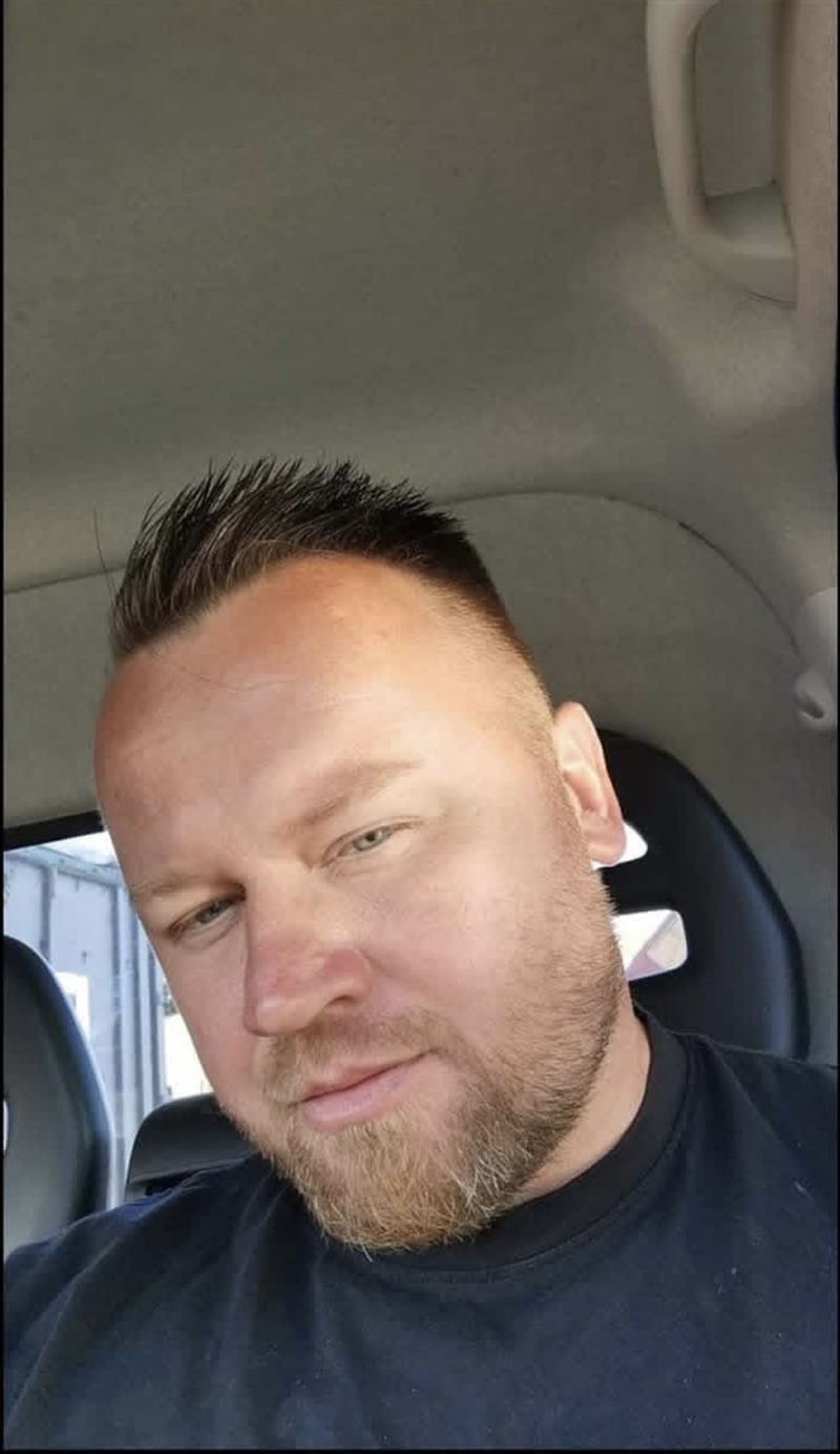 Tomas, 39