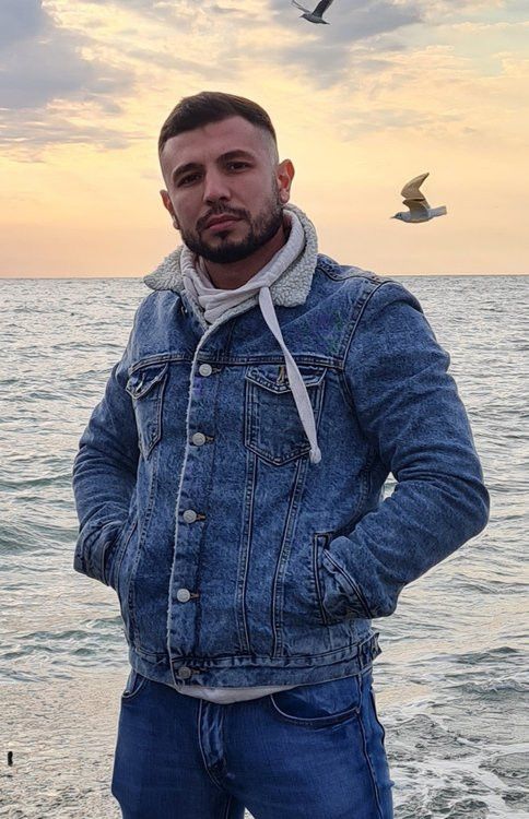 Ihor, 27