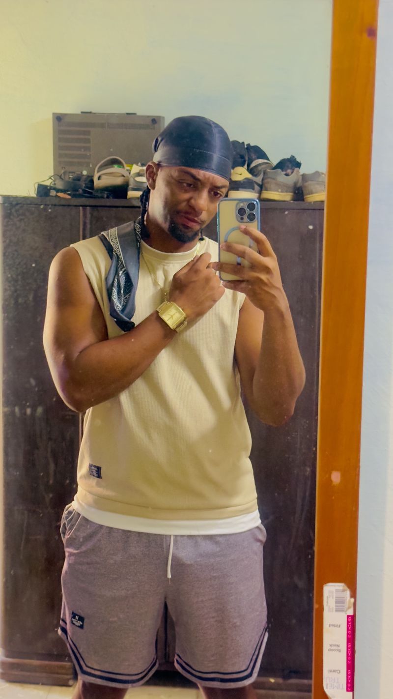 Robert, 28
