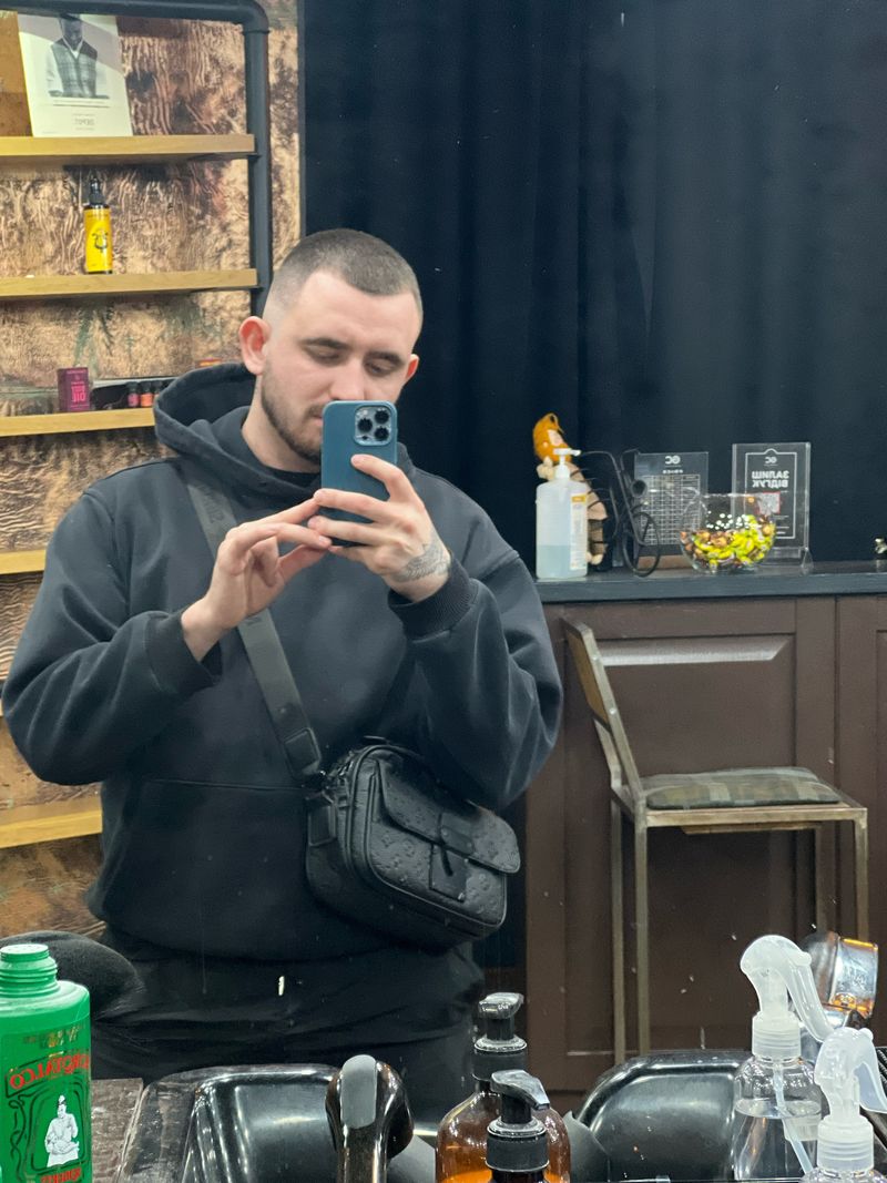 Артем, 25