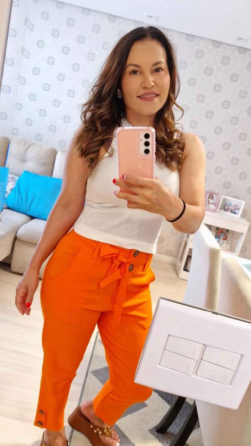 Angela, 43