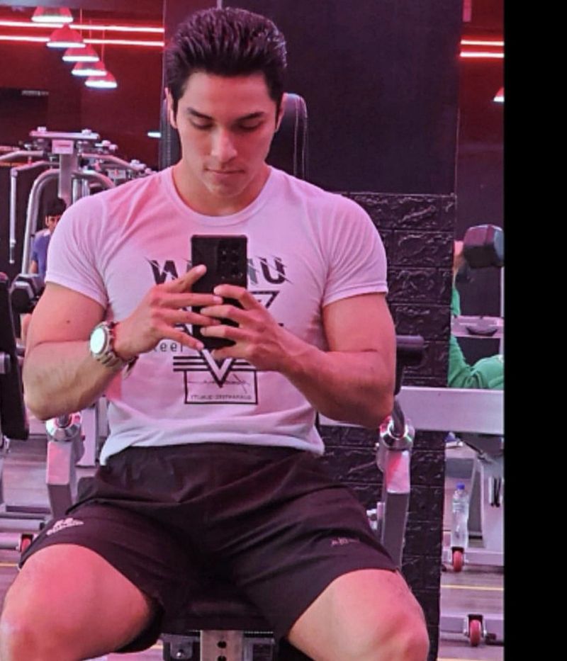 Kenn, 26