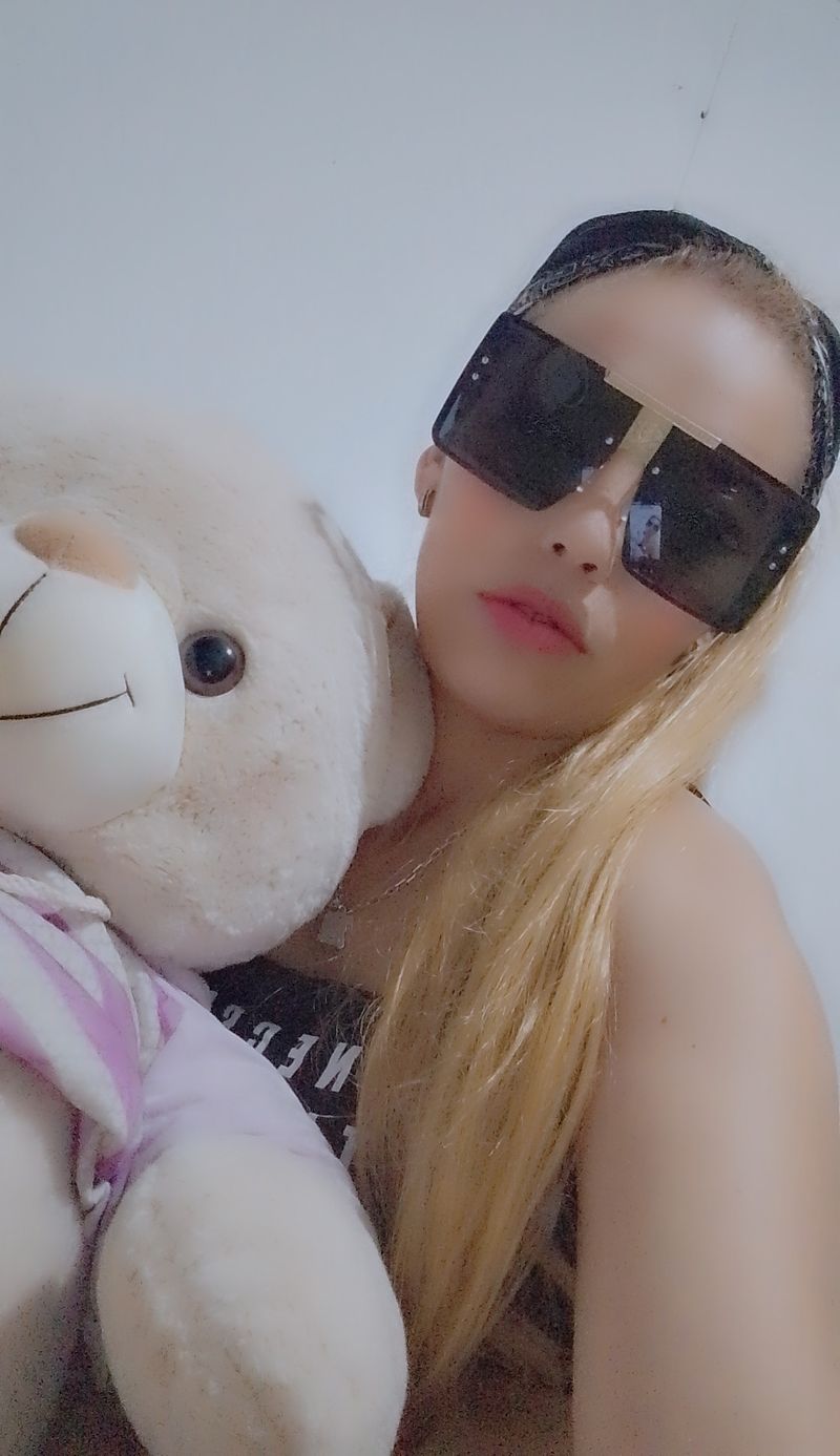 Nikol, 31