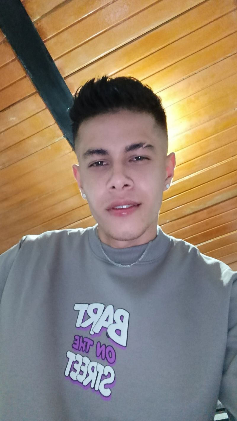 Estiven, 24