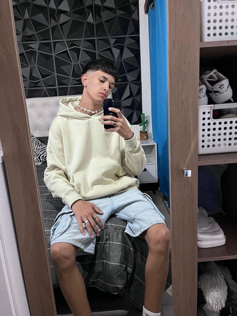 Carlos, 18