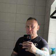 Robert, 44