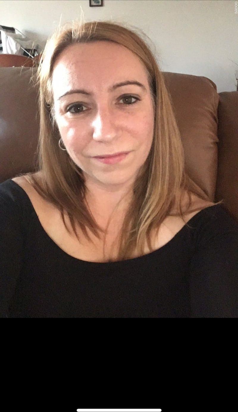Melanie, 48