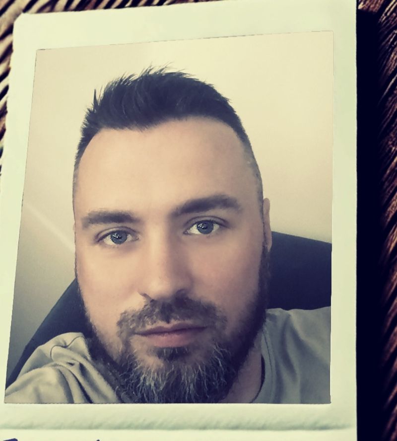 Tomek, 41