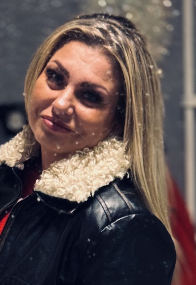 Anna, 43