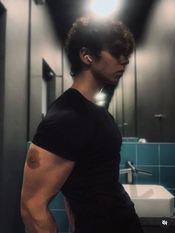Ilya, 19