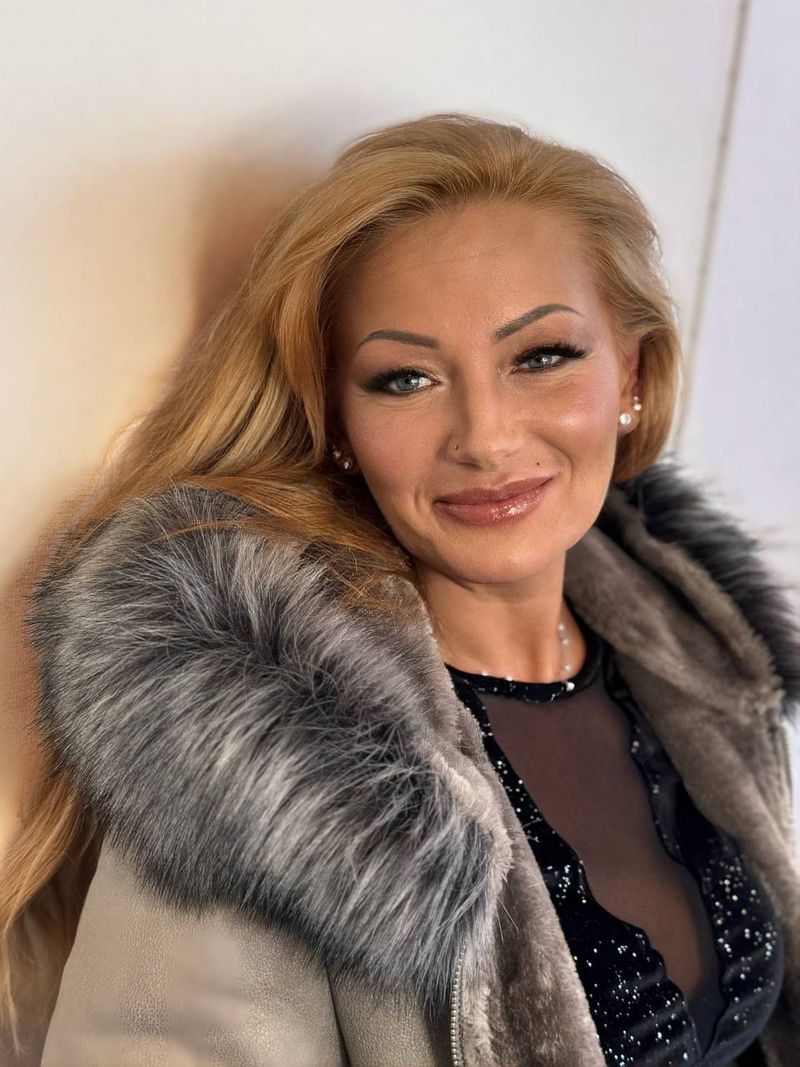 Svetlana, 52