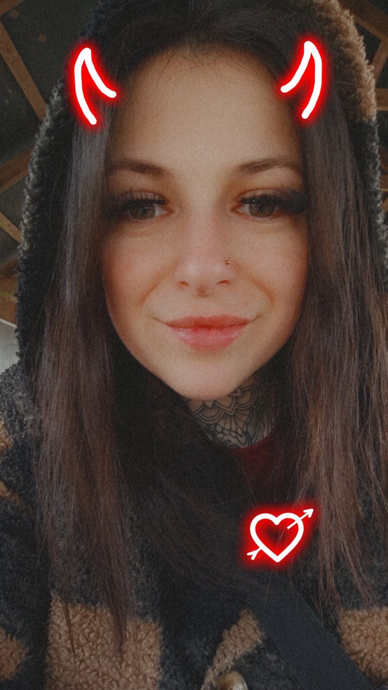 Monika, 29