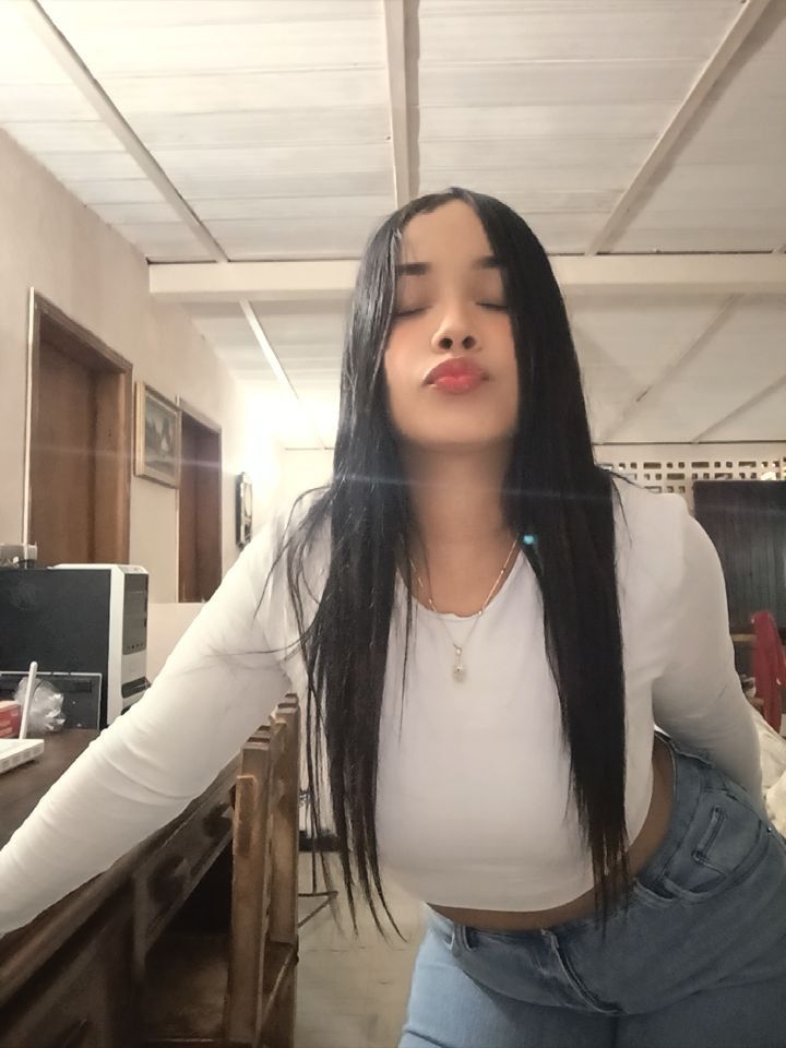 Estrella, 27