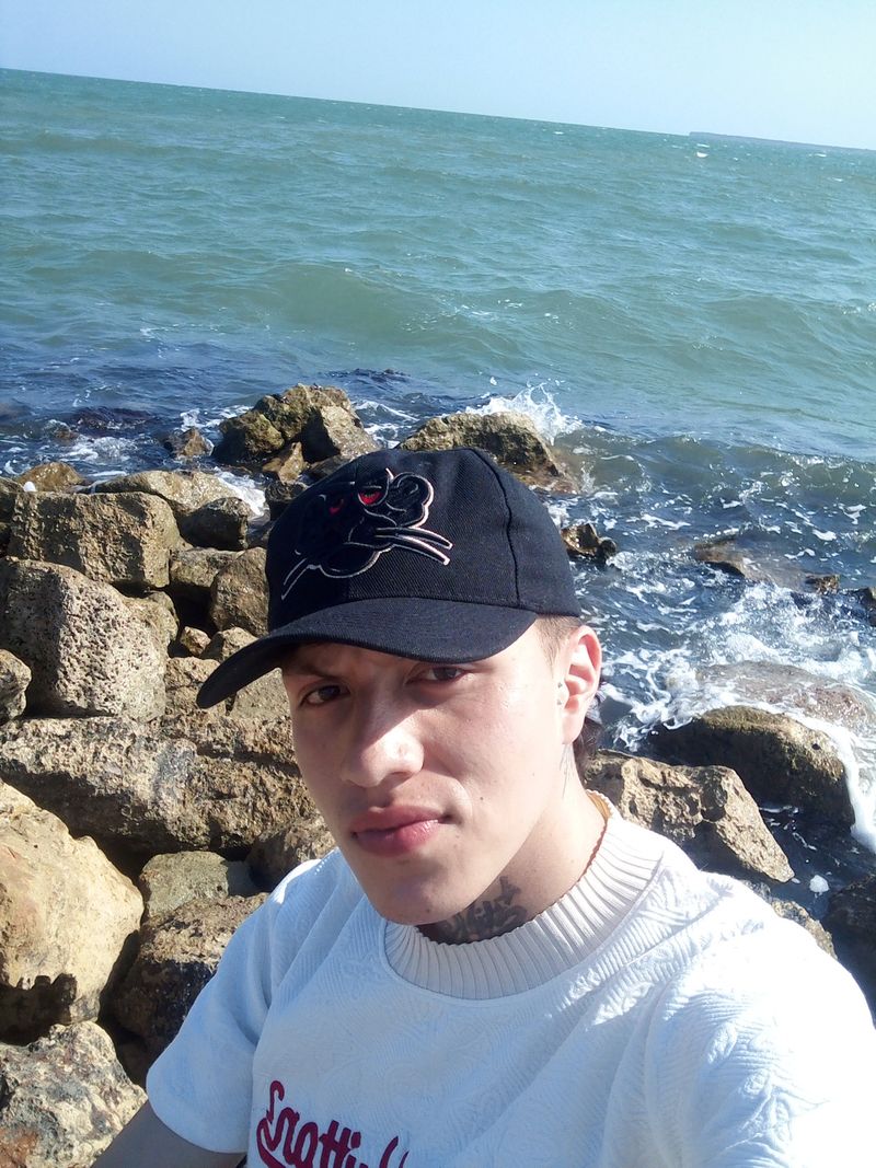 Erick, 23