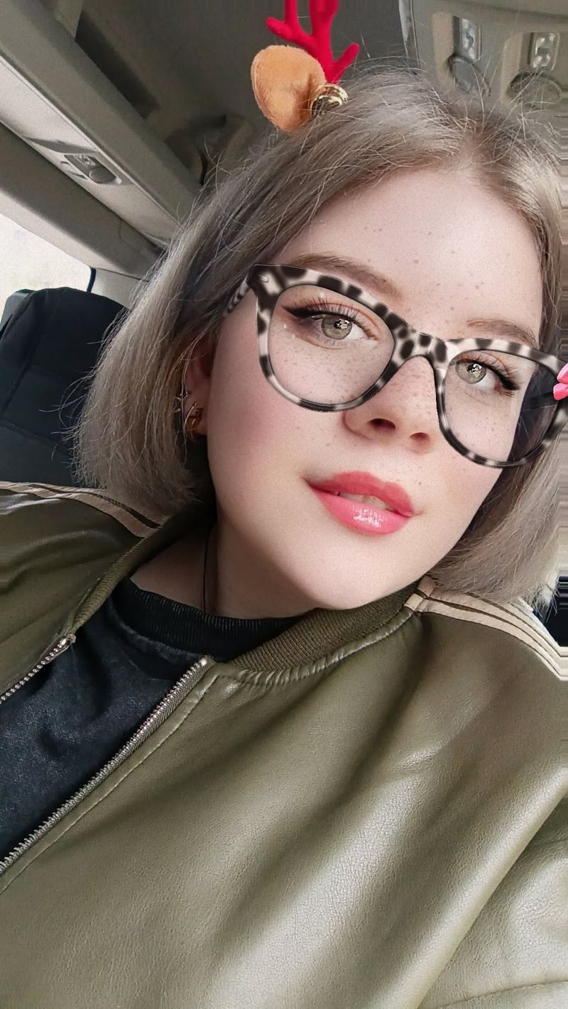 Elizabeth, 22