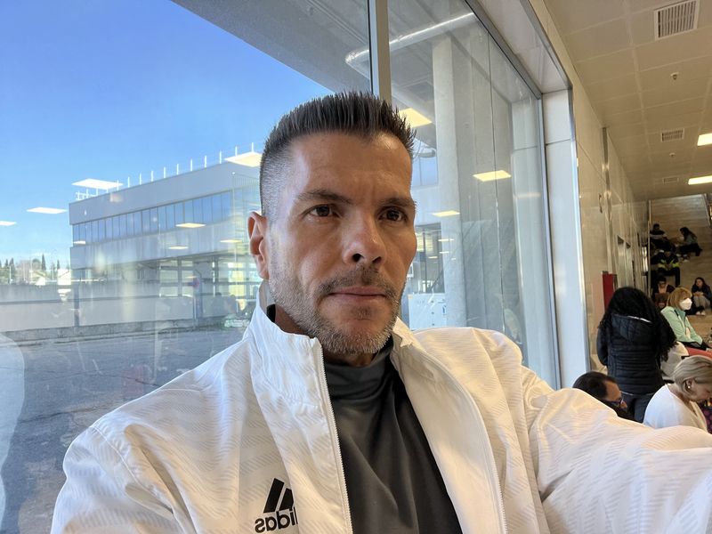 Alejandro, 48