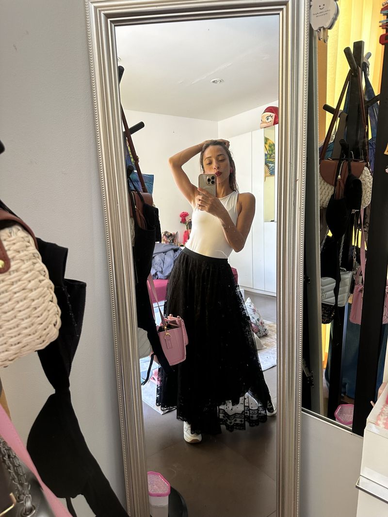 Sammi, 37