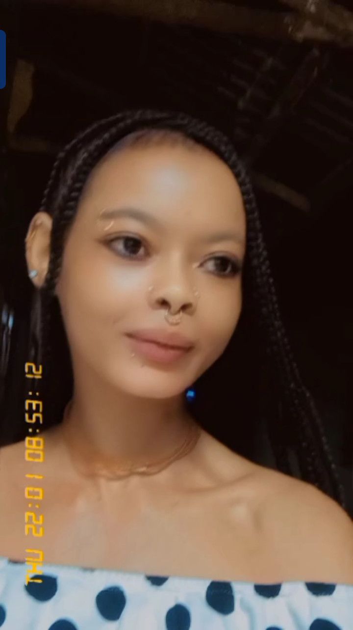Sandra, 24