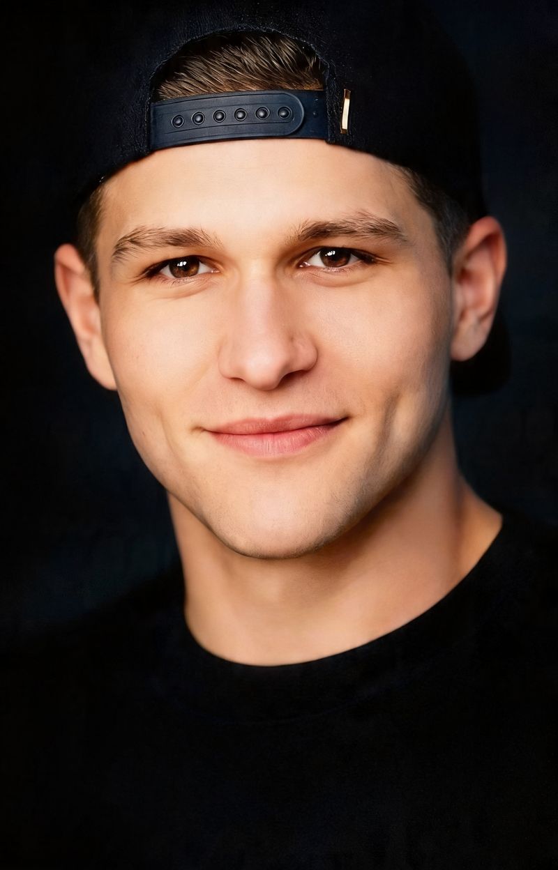 Sam, 28