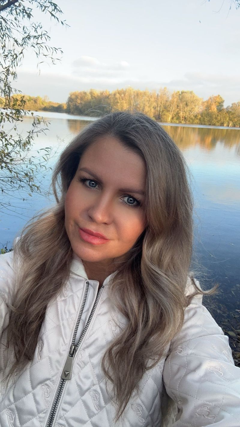 Anna, 49