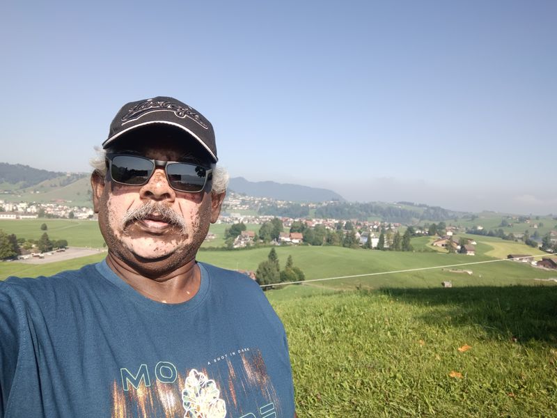 Raj, 44