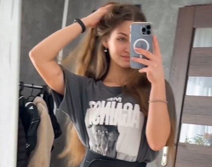 Nadia, 23