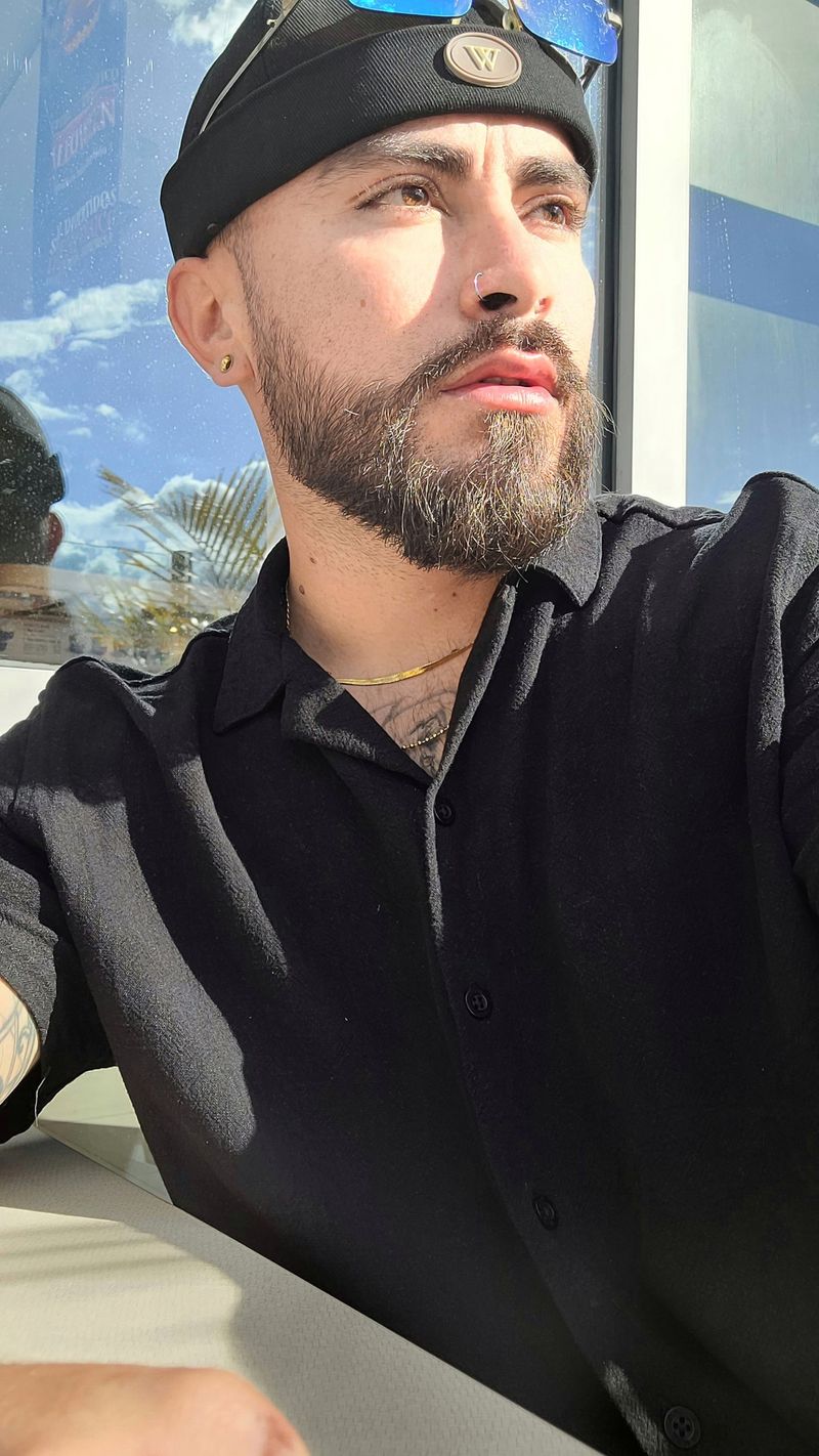 Barber, 31