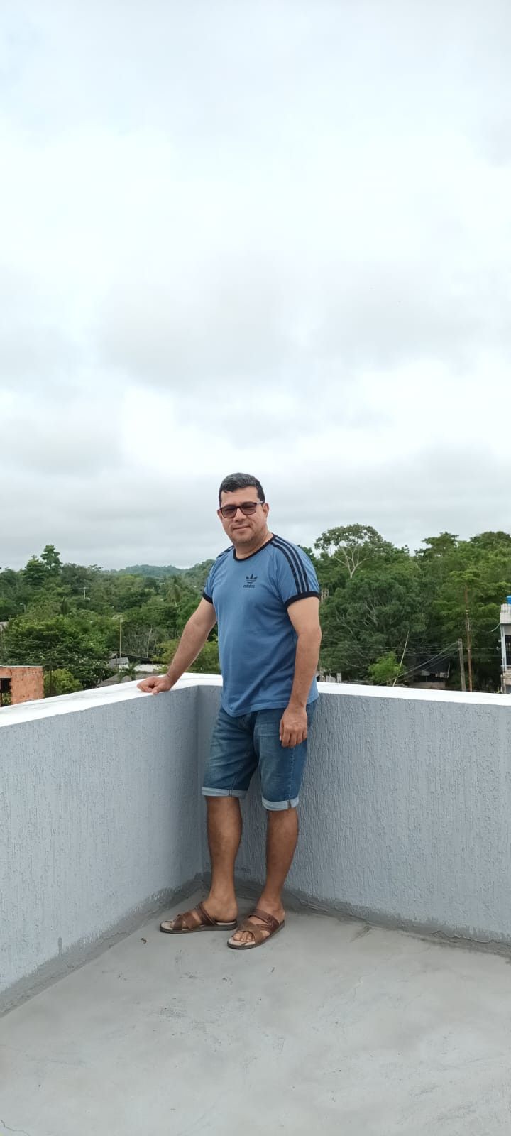 Manuel, 48