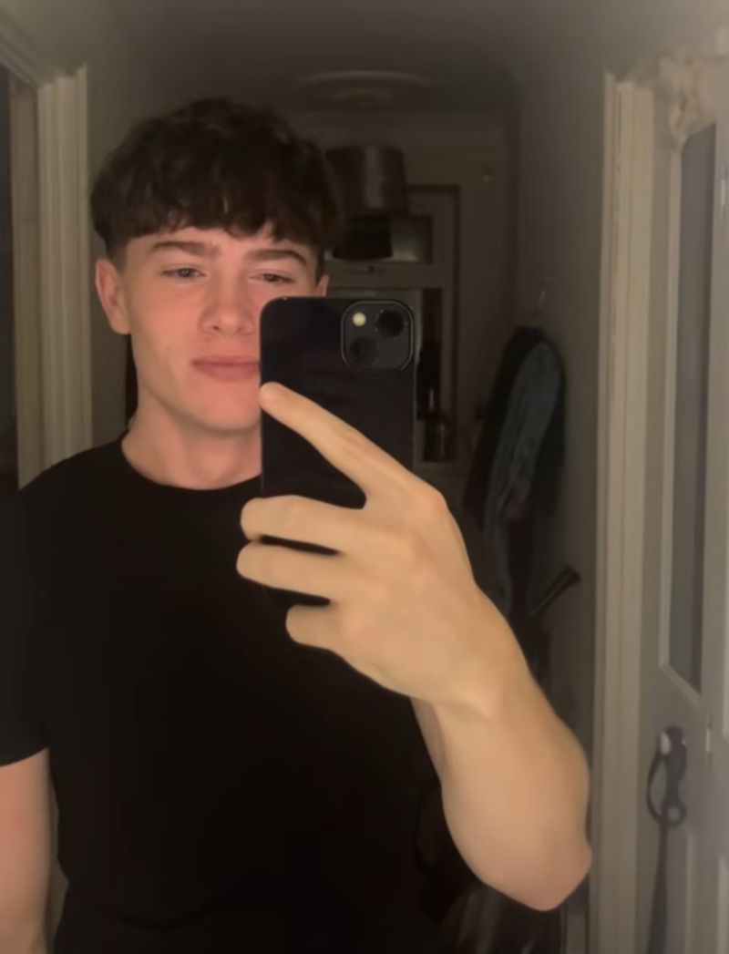 Sean, 26