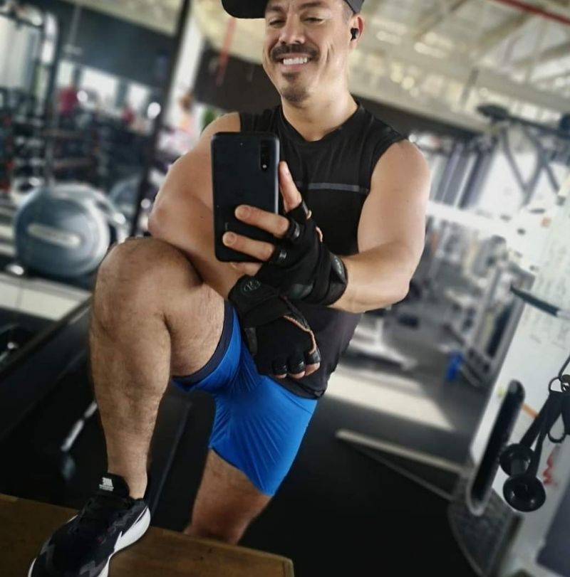Jhon, 44