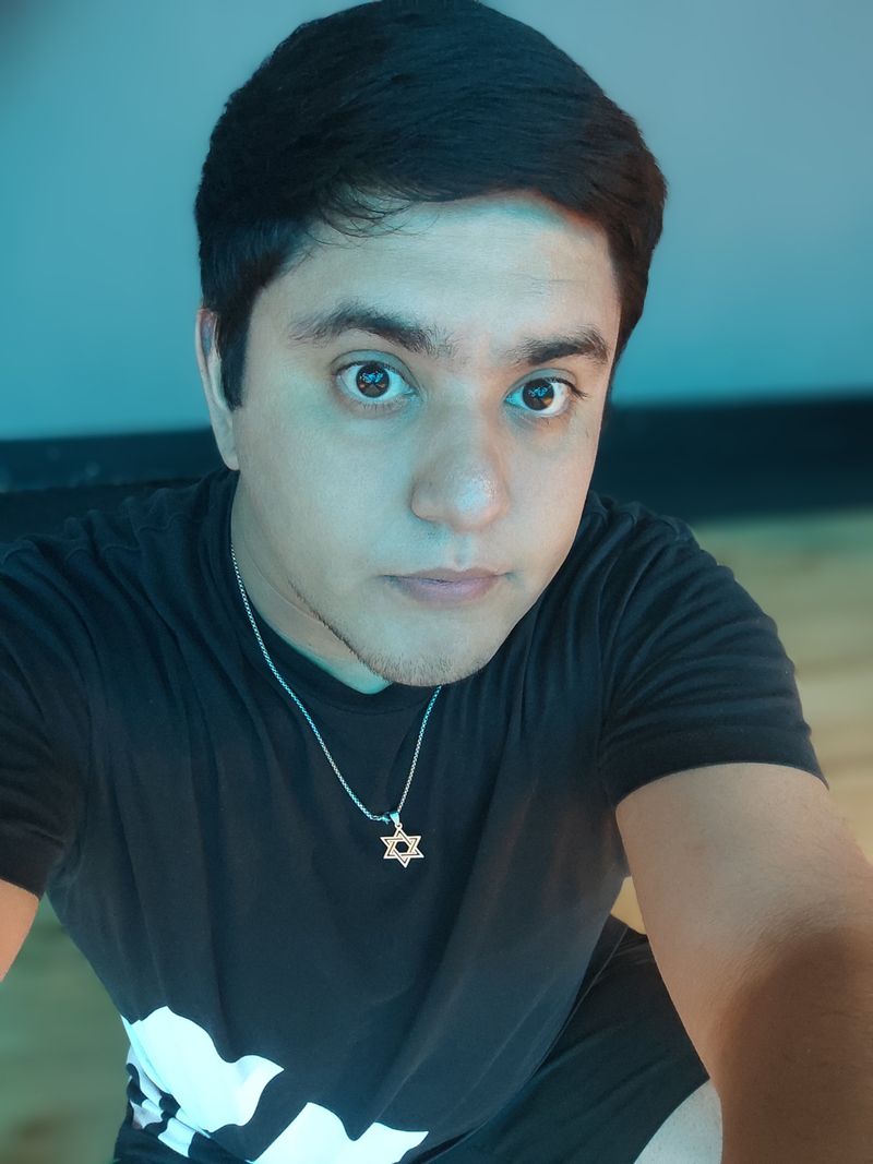 Seba, 33