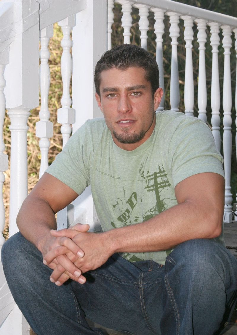 Luis, 33